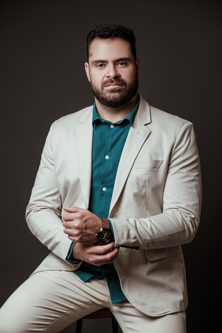 Dr. Wanderson Vargas, médico oftalmologista, retrato de estúdio